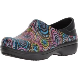 imageCrocs Womens Neria Pro II Graphic ClogBlackMulti